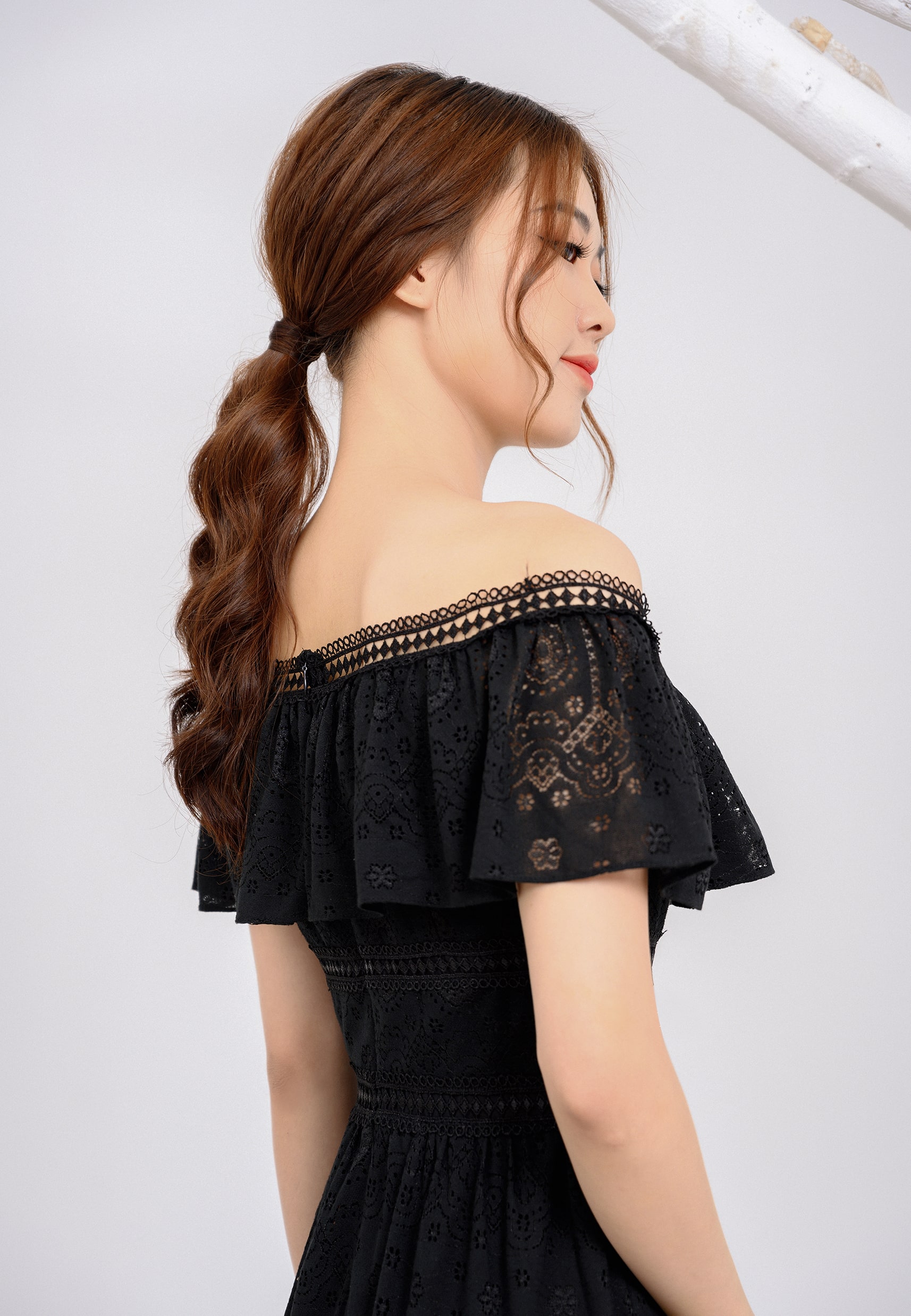 Đầm maxi Mila ren trễ vai đen 20DK070DE