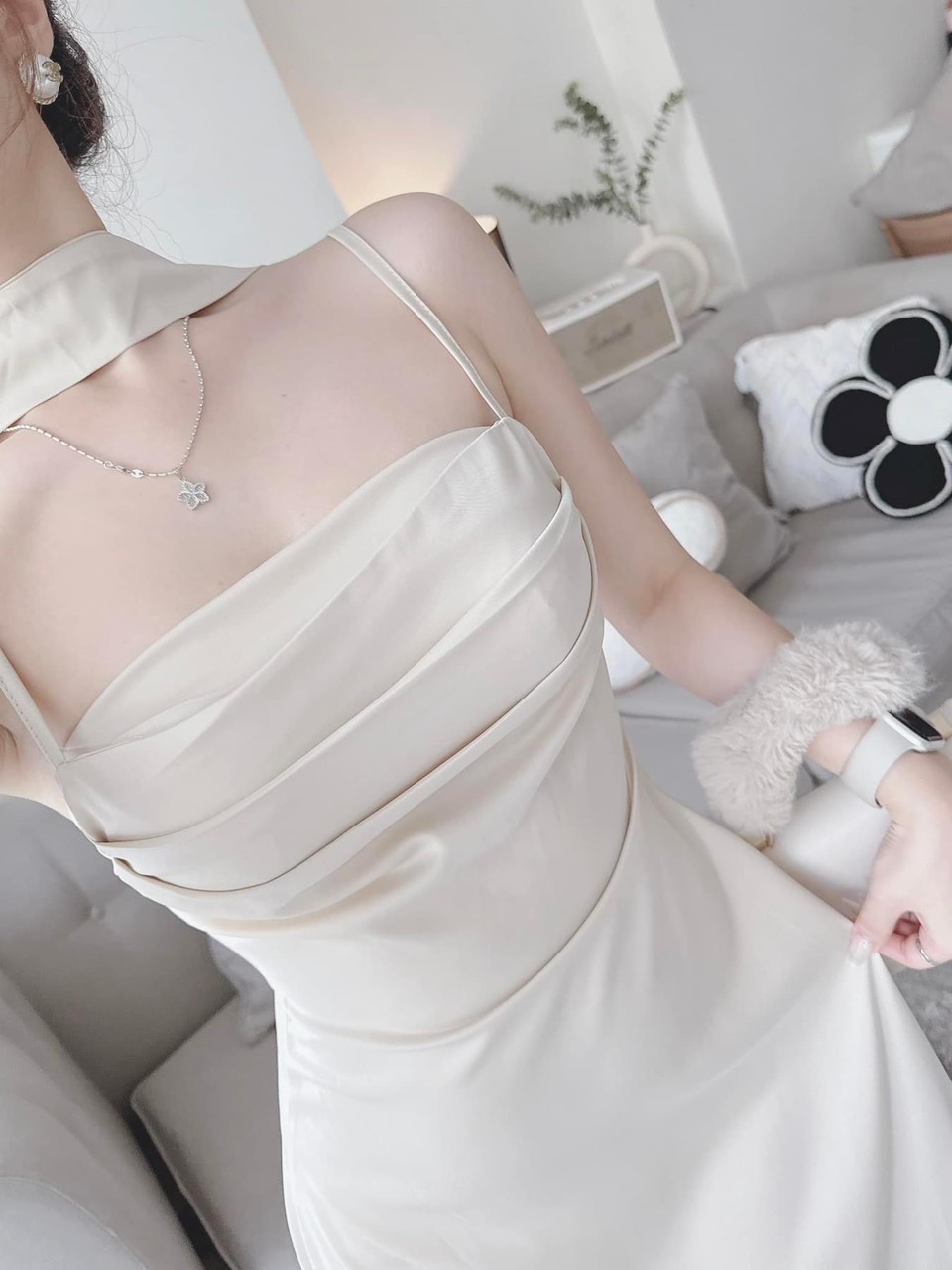 Đầm 2 dây tuyết nhung ngực kềm có dây cổ nhẹ nhàng cực sang trọng DX