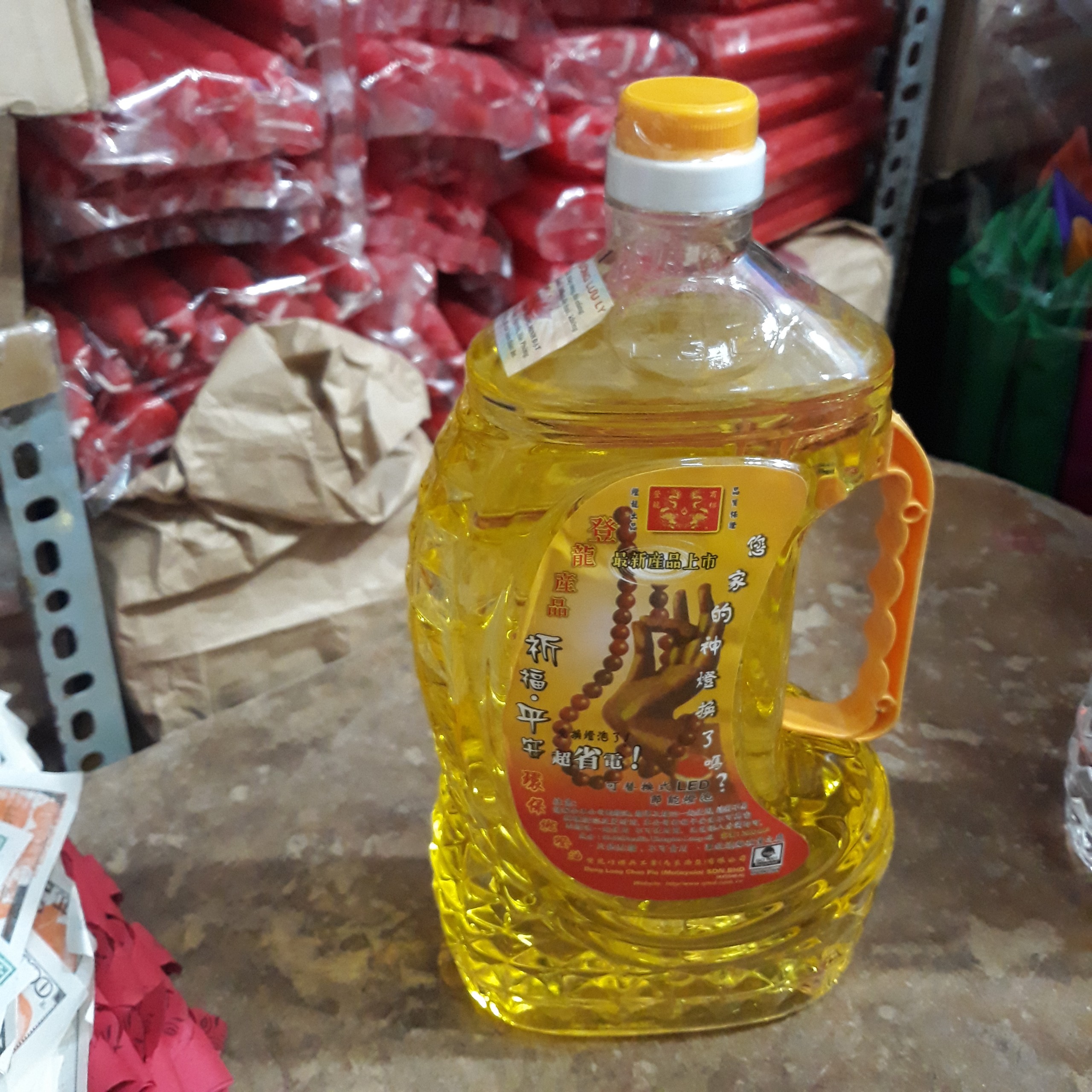 Một Chai Dầu Cát Tường Lưu Ly Lớn 1,2 Kg