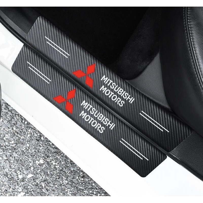 Bộ 4 miếng bậc cửa xe ô tô Mitsubishi - Bậc dán vân carbon chống trầy xước bậc lên xuống
