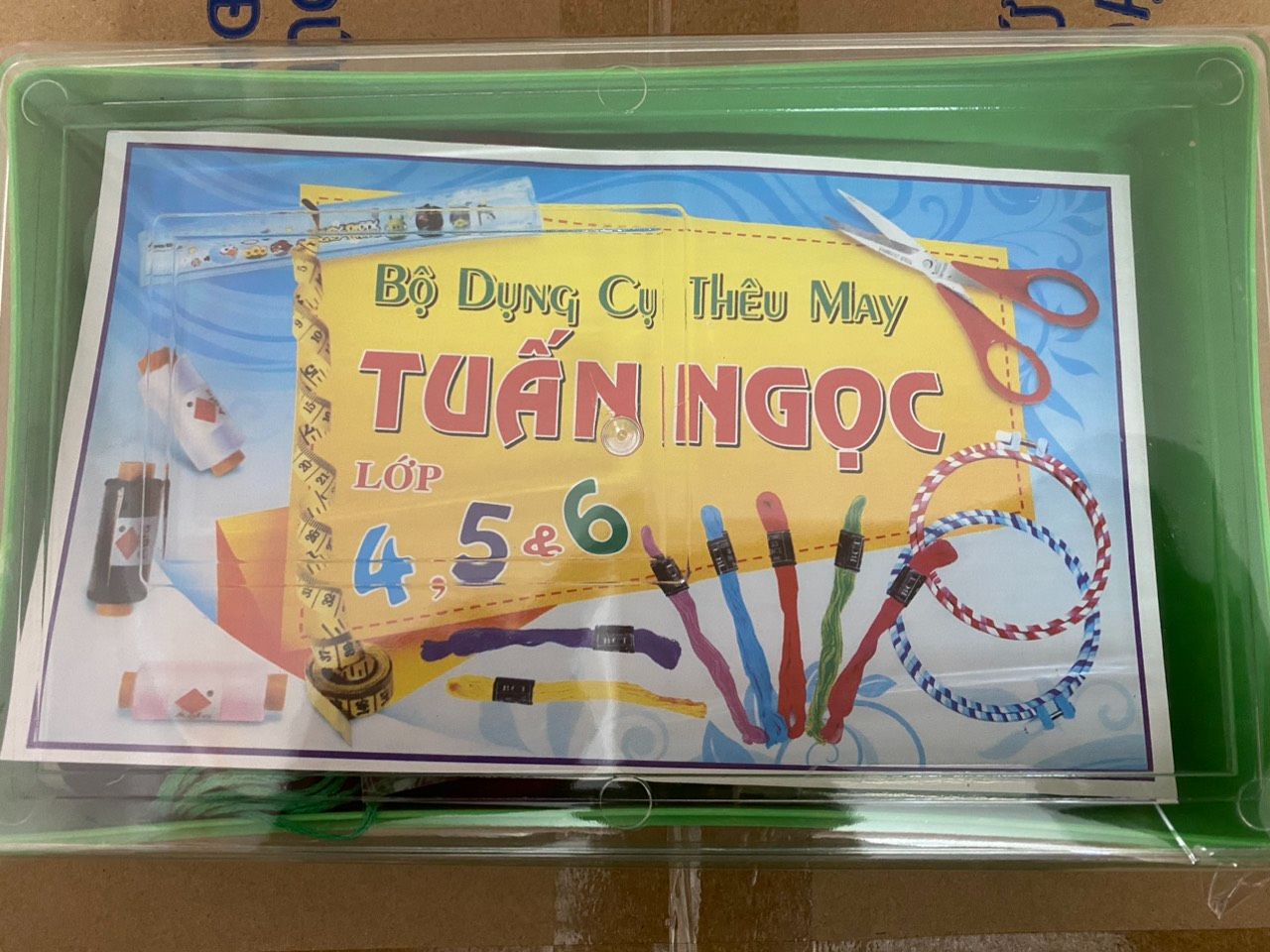 Bộ dụng cụ cắt may thêu lớp 4, 5, 6 ( Hộp Màu Ngẫu Nhiên )
