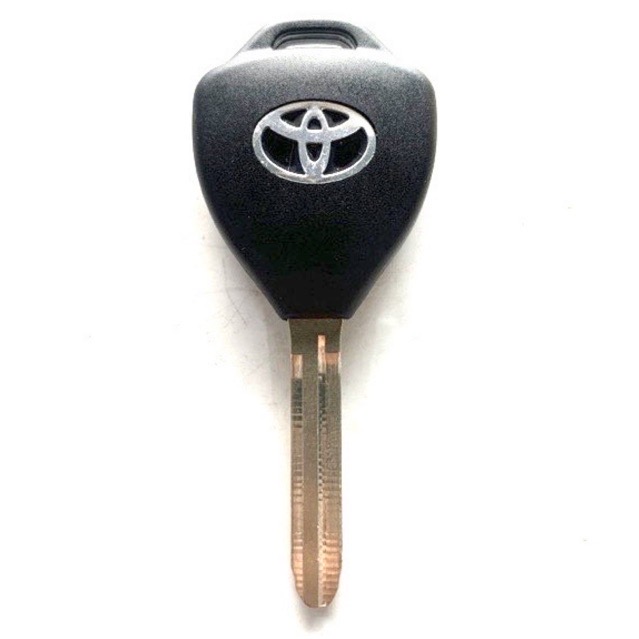 Remote xe Innova 3 nút có mạch remote tự cài trên xe