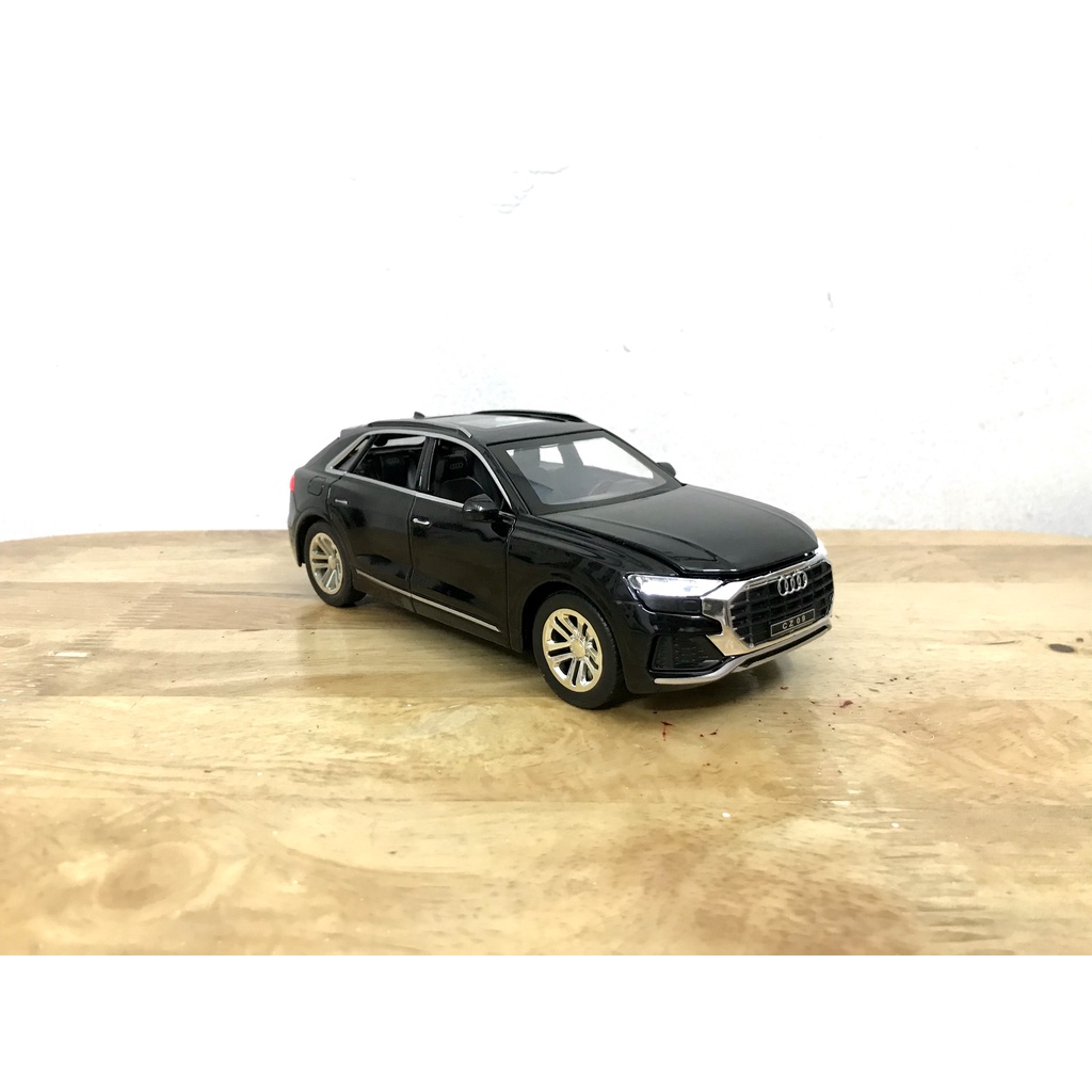 Mô hình xe Audi Q8 _ Tỷ lệ 1:24
