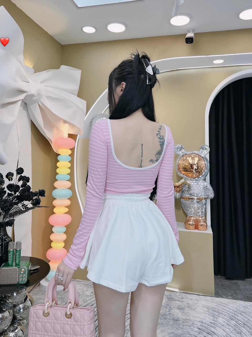 Sét bộ áo tay dài croptop hở lưng phối quần đùi xòe hot hit , chất thun gân mềm mịn