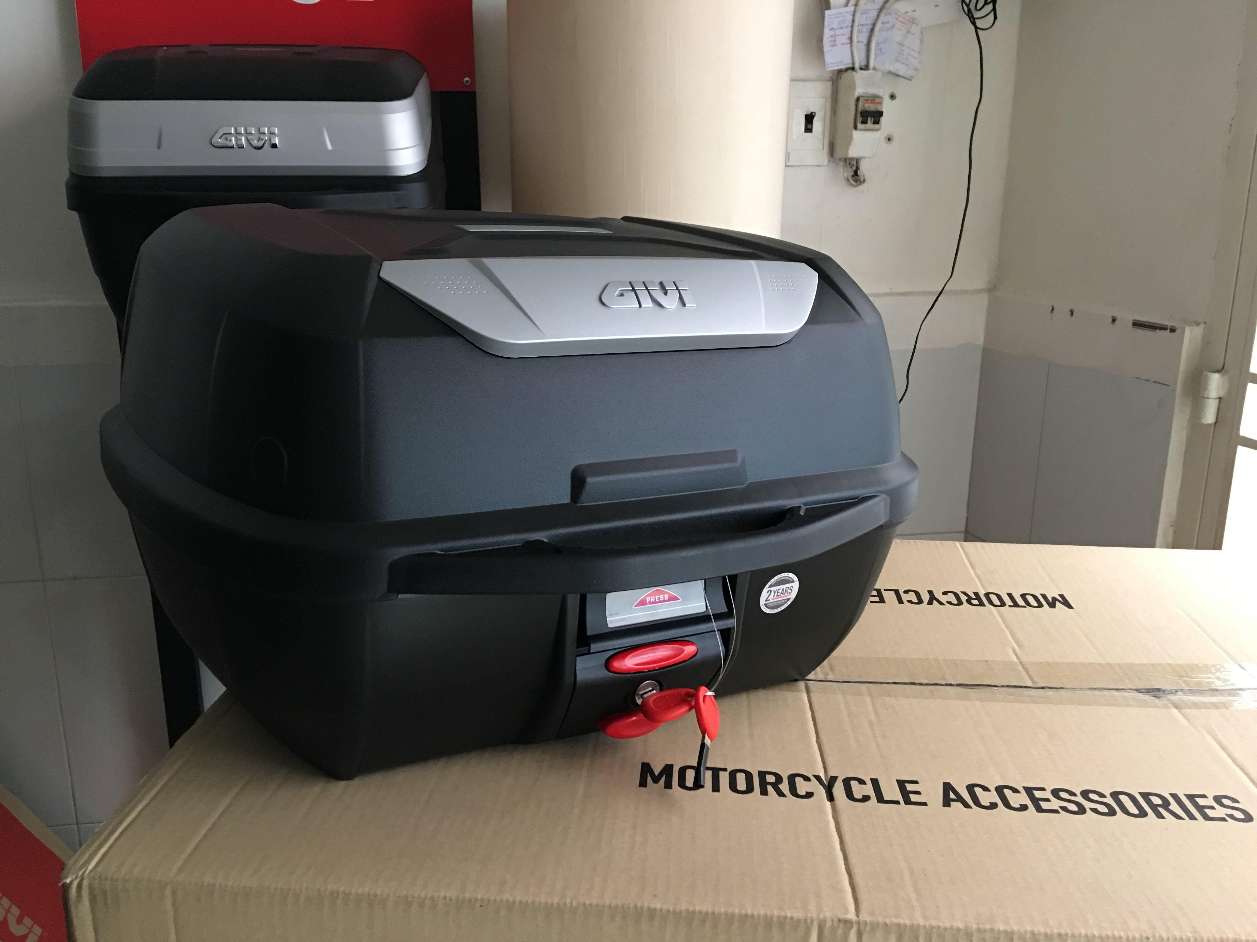 Thùng Givi E43NTL, dung tích 43 lít kèm đế MP70N