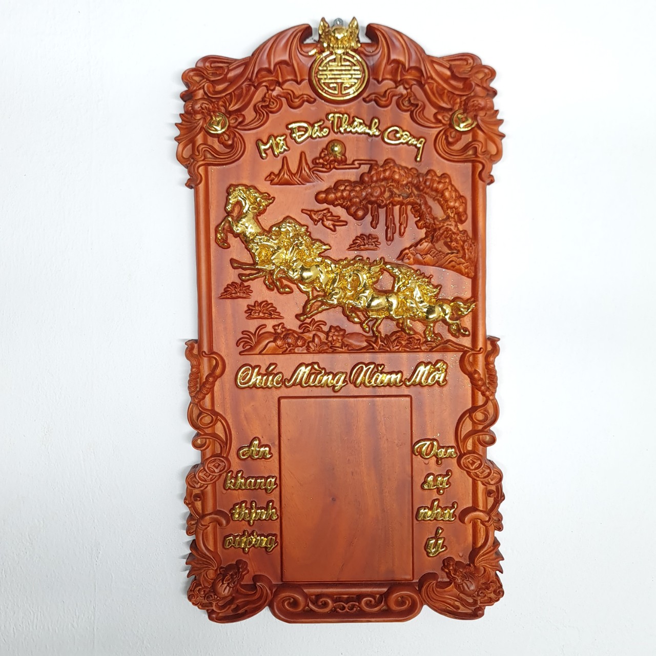 Đốc lịch gỗ treo tường chữ Phúc Dát Vàng