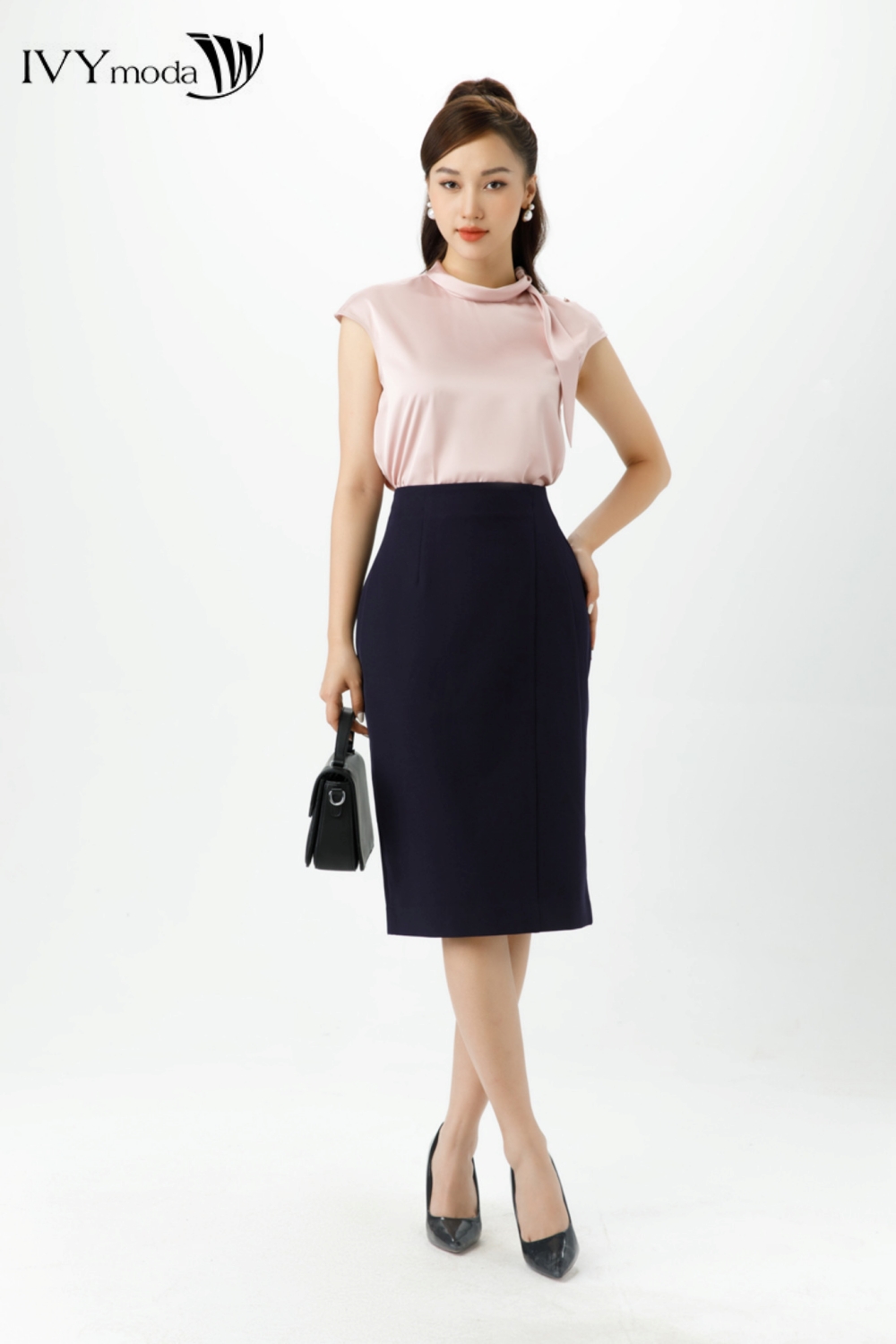 Áo lụa cổ cách điệu phối nơ lệch IVY moda MS 16M7544
