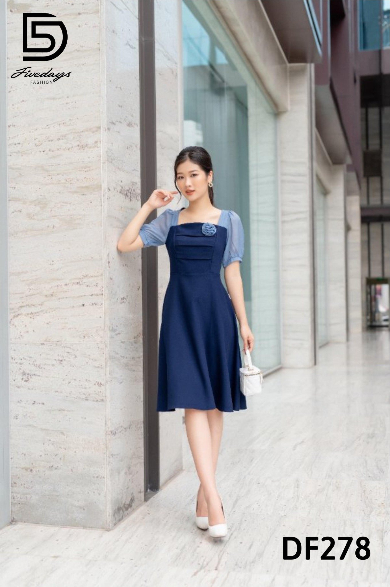 Fivedays - Đầm xoè phối cổ vuông