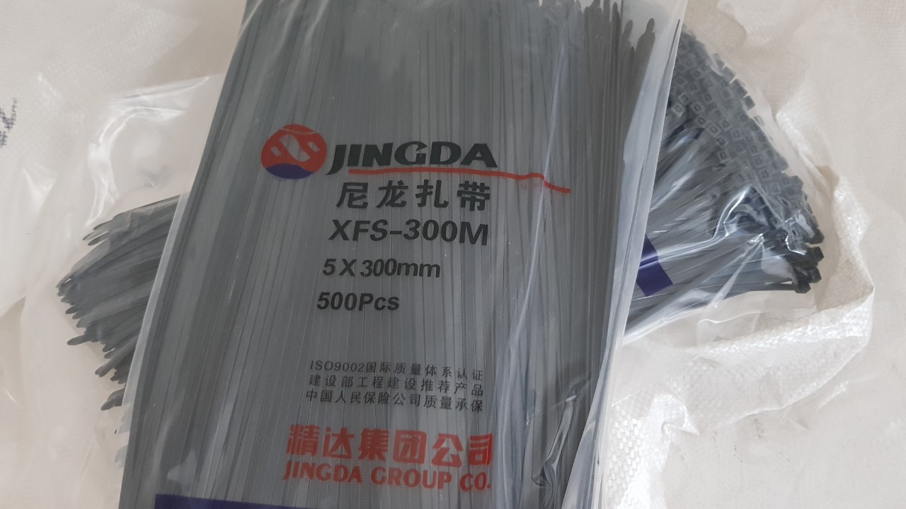 DÂY LẠT NHỰA ĐEN 5X300mm ( Khổ rộng sợi dây khoảng 4mm, số lượng 500 sợi/túi )