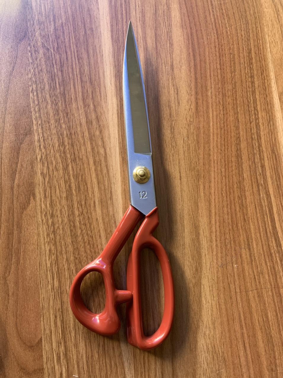 Kéo cắt vải hãng Pin cao cấp Cán đỏ lưỡi trắng như hình có size 8, 9, 10,11,12 inch có tặng kèm 1 kéo bấm chỉ nhỏ