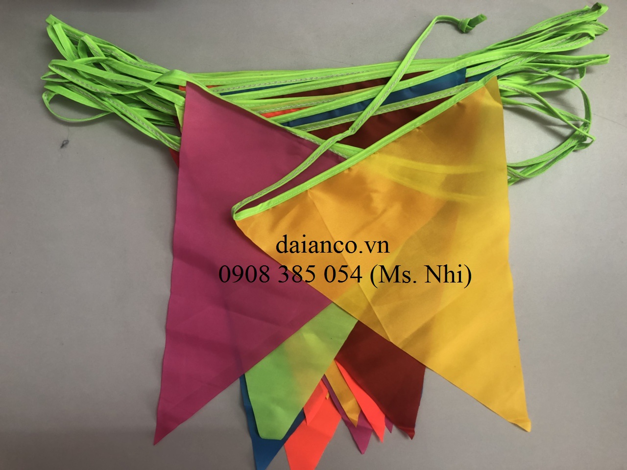 Cuộn cờ dây tam giác cảnh báo vải nhiều màu - 10m