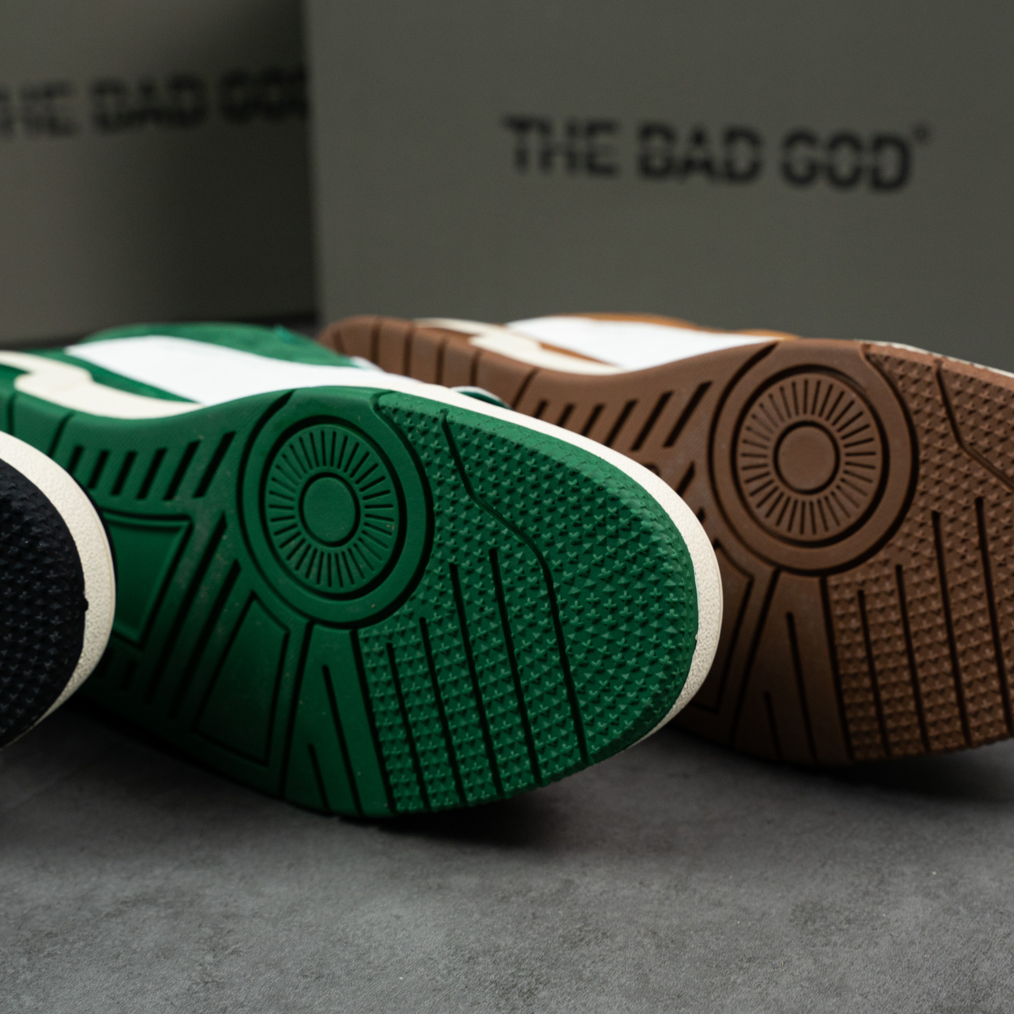 Giày sneaker The Bad God Suede Runner da lộn