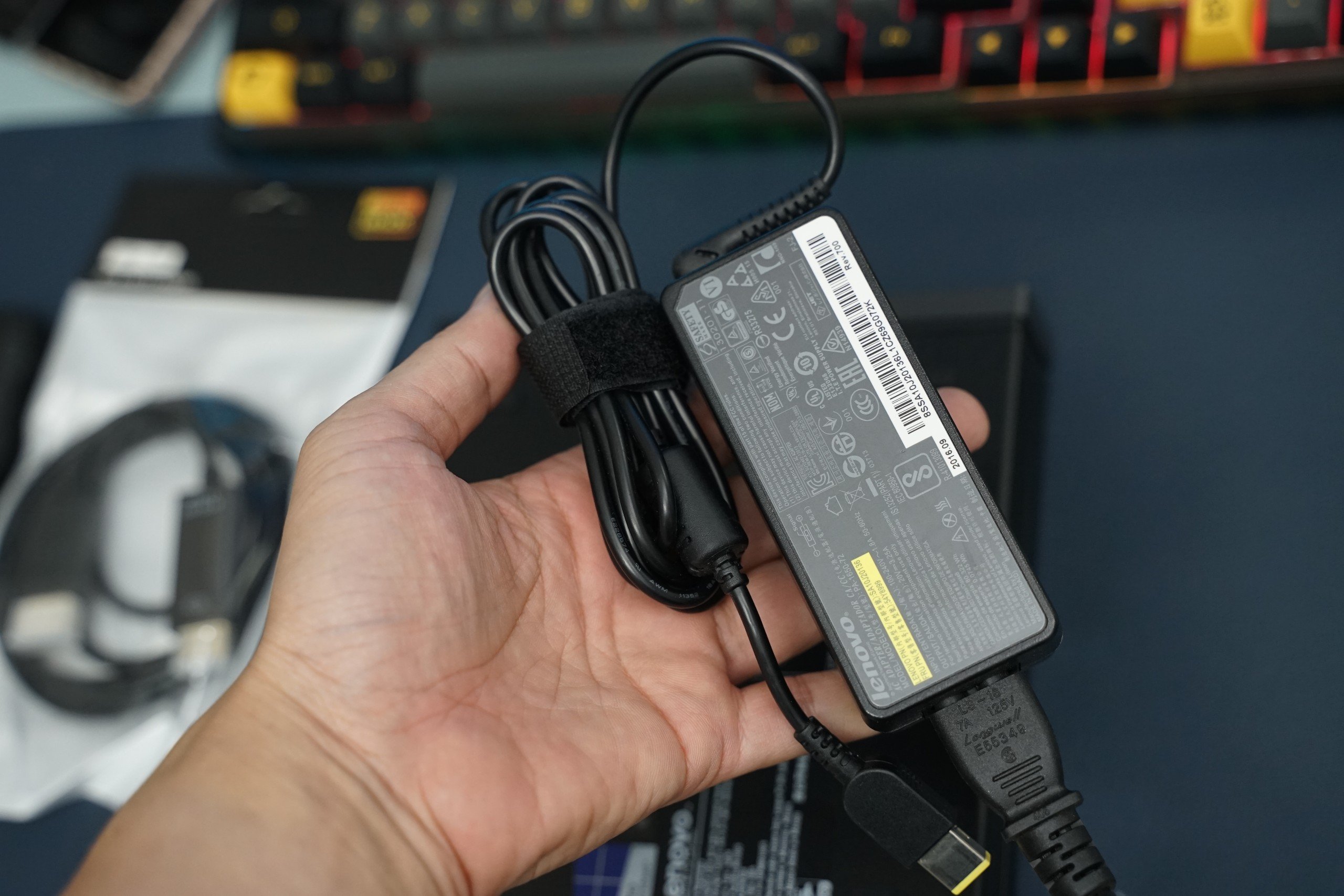 Máy Tính Mini PC Lenovo ThinkCentre M900 Tiny (Core i5-6500t, Ram 8GB, SSD 256GB, Wifi)