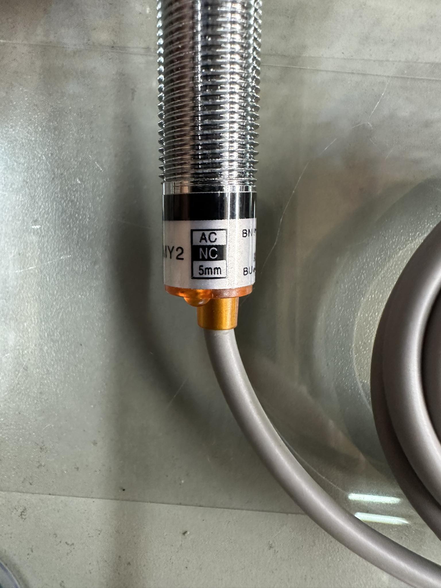 Cảm biến sắt từ phi 12 220v NC E2E-X5MY2 TBD220