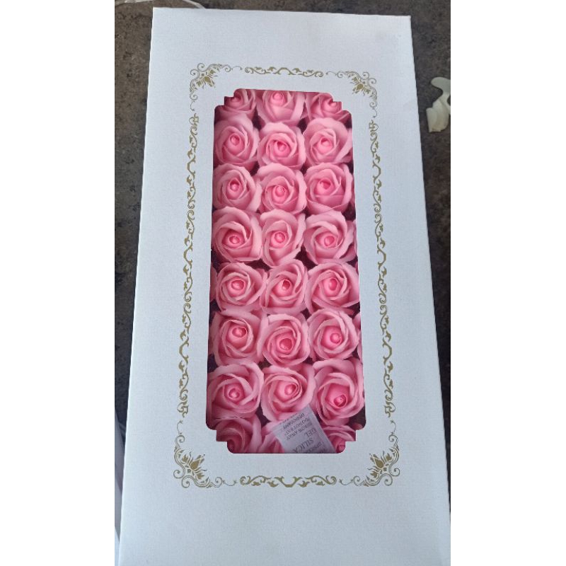 Hộp 50 bông hoa hồng sáp