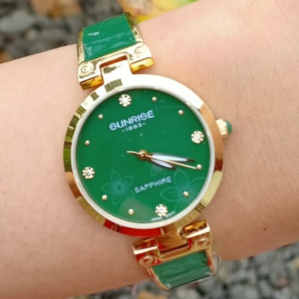 Đồng hồ lắc tay nữ SUNRISE 9991SA dây vàng mặt xanh lá, kính sapphire chống trầy xước, chống nước tốt