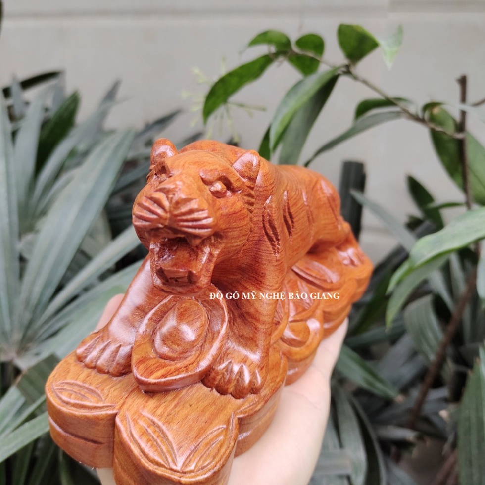 Tượng con hổ bằng gỗ hương 20 cm