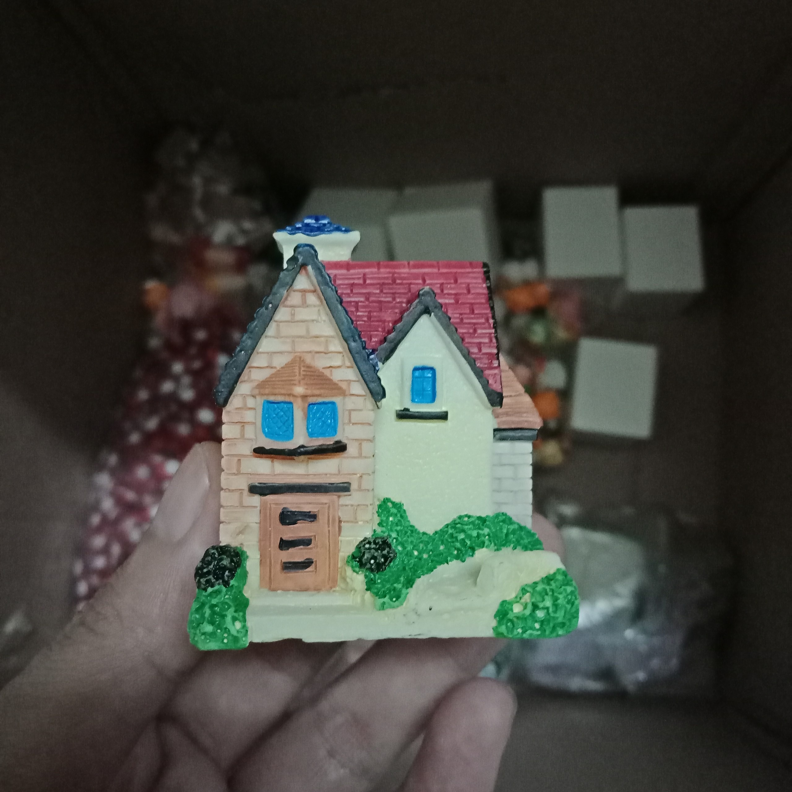 Biệt thự mini trang trí hồ cá tiểu cảnh