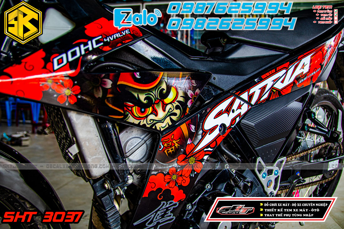 tem trùm xe satria đỏ đen samurai