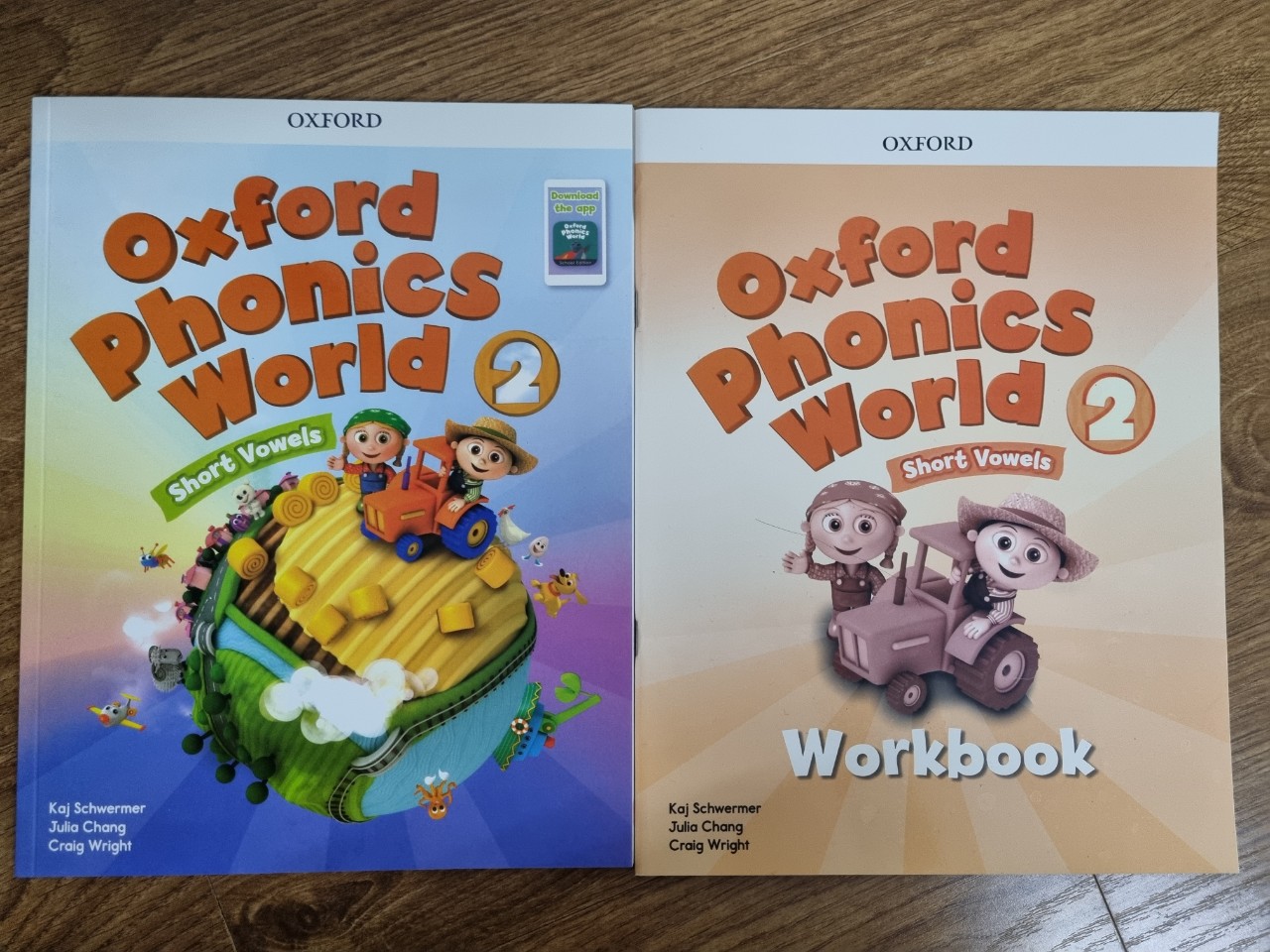 Bộ Oxford Phonics world 2 khổ to A4 [ bộ 2 cuốn + tặng kèm file nghe Mp3]