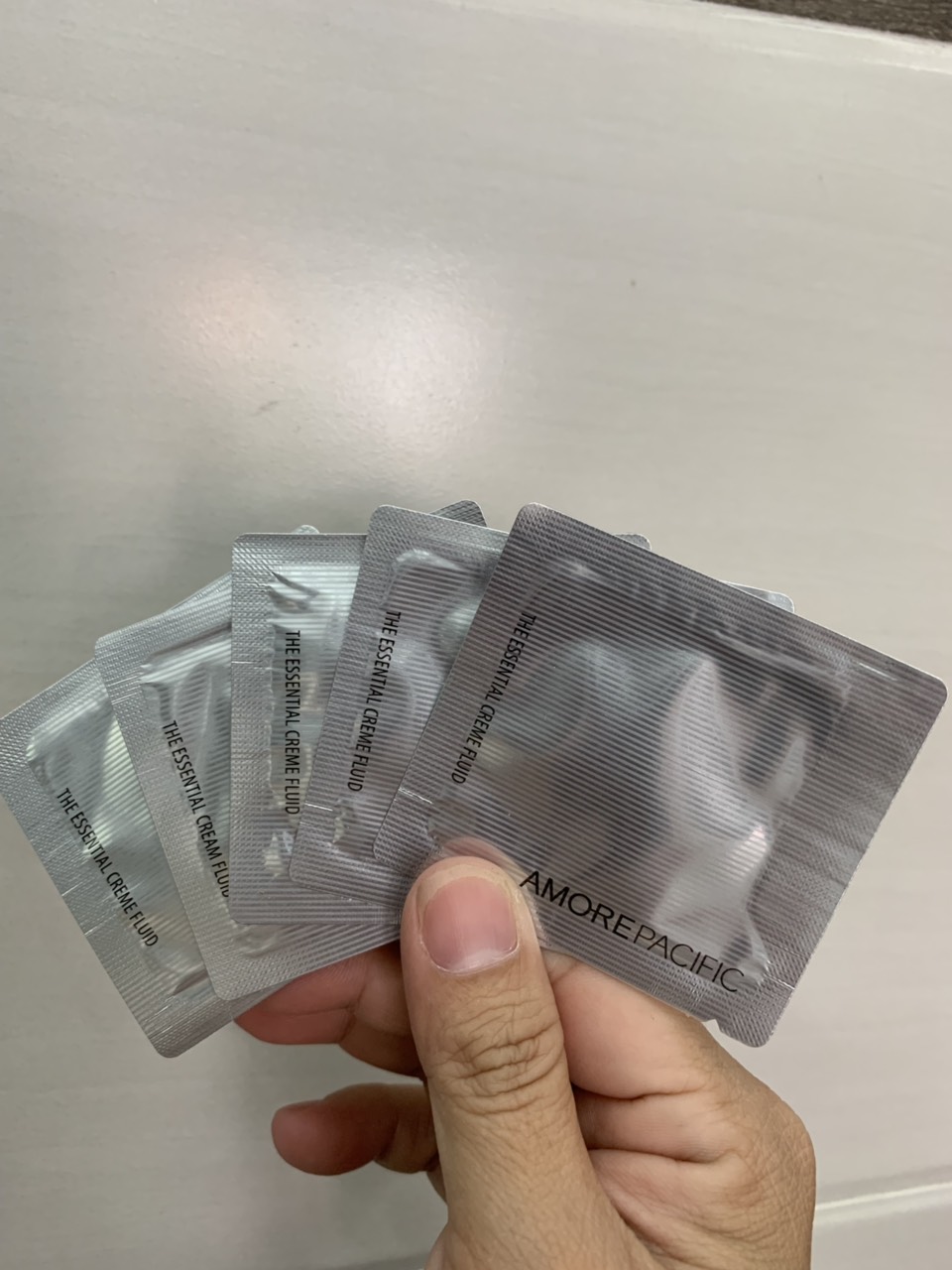 [HCM]combo 5 goi kem kem dưỡng trắng căng bóng đặc biệt 3 trong 1 Amore pacific Creme 1ml/goi