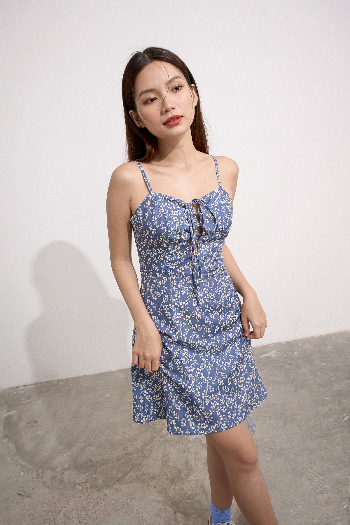 [NHẬP MÃ NOVFALAZSOCIAL02 GIẢM 40K ĐƠN 199K  ] Đầm Maybi midi xòe lụa phối đan dây cột nơ