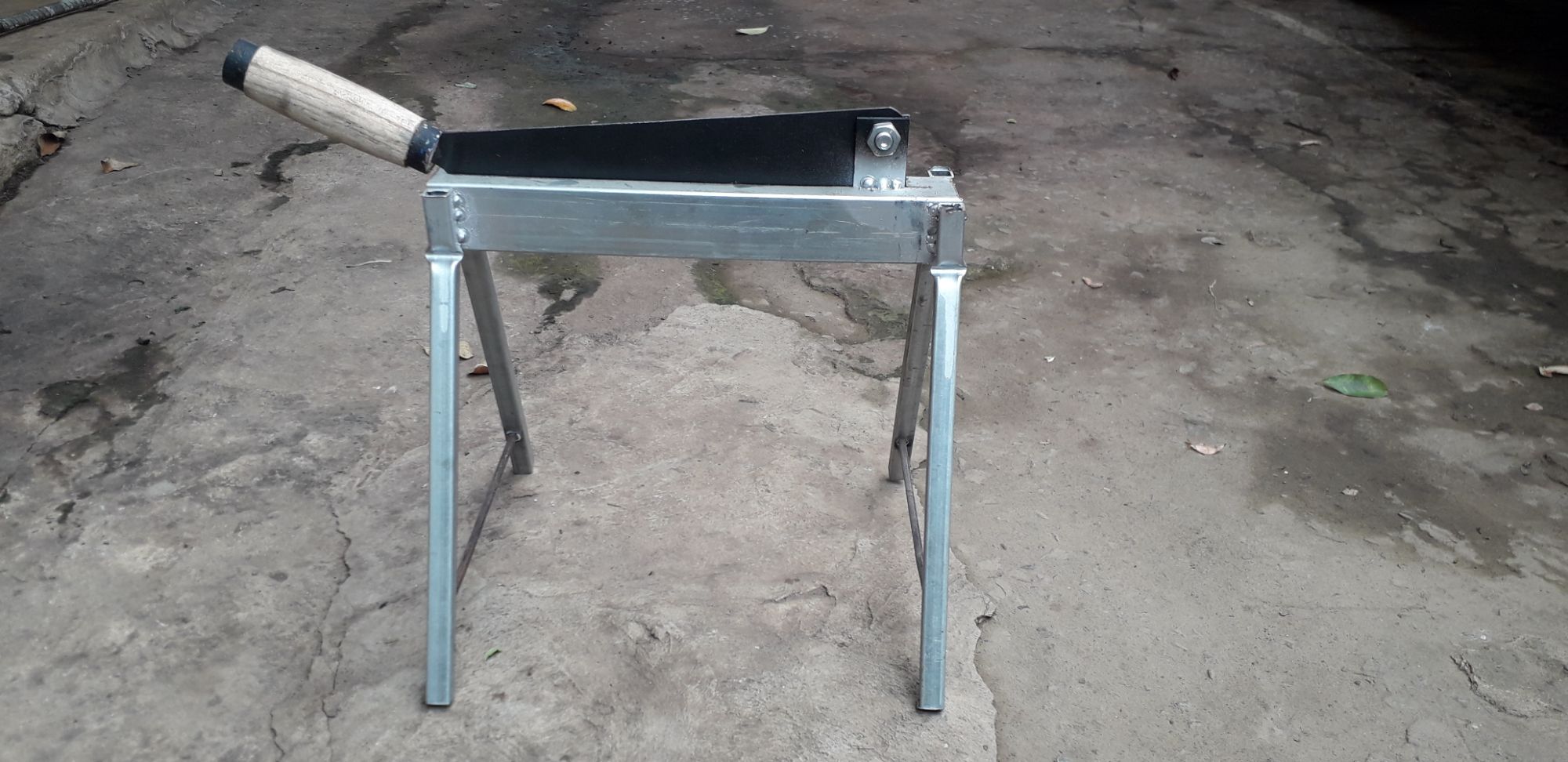 Dao cắt khúc mía có chân