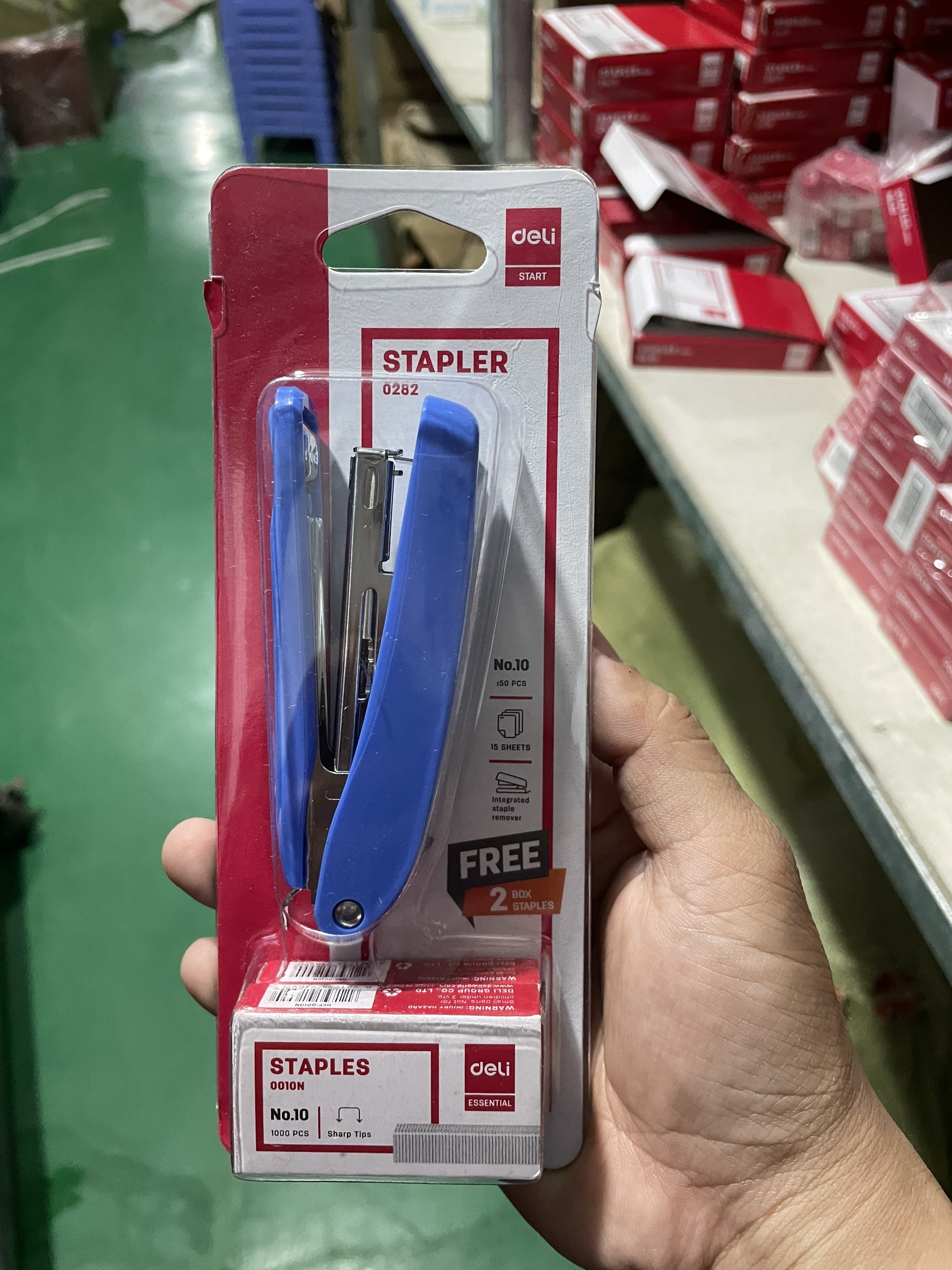 (1 Cái) Dập ghim số 10 Deli E0282 Tặng 2 Hộp Ghim
