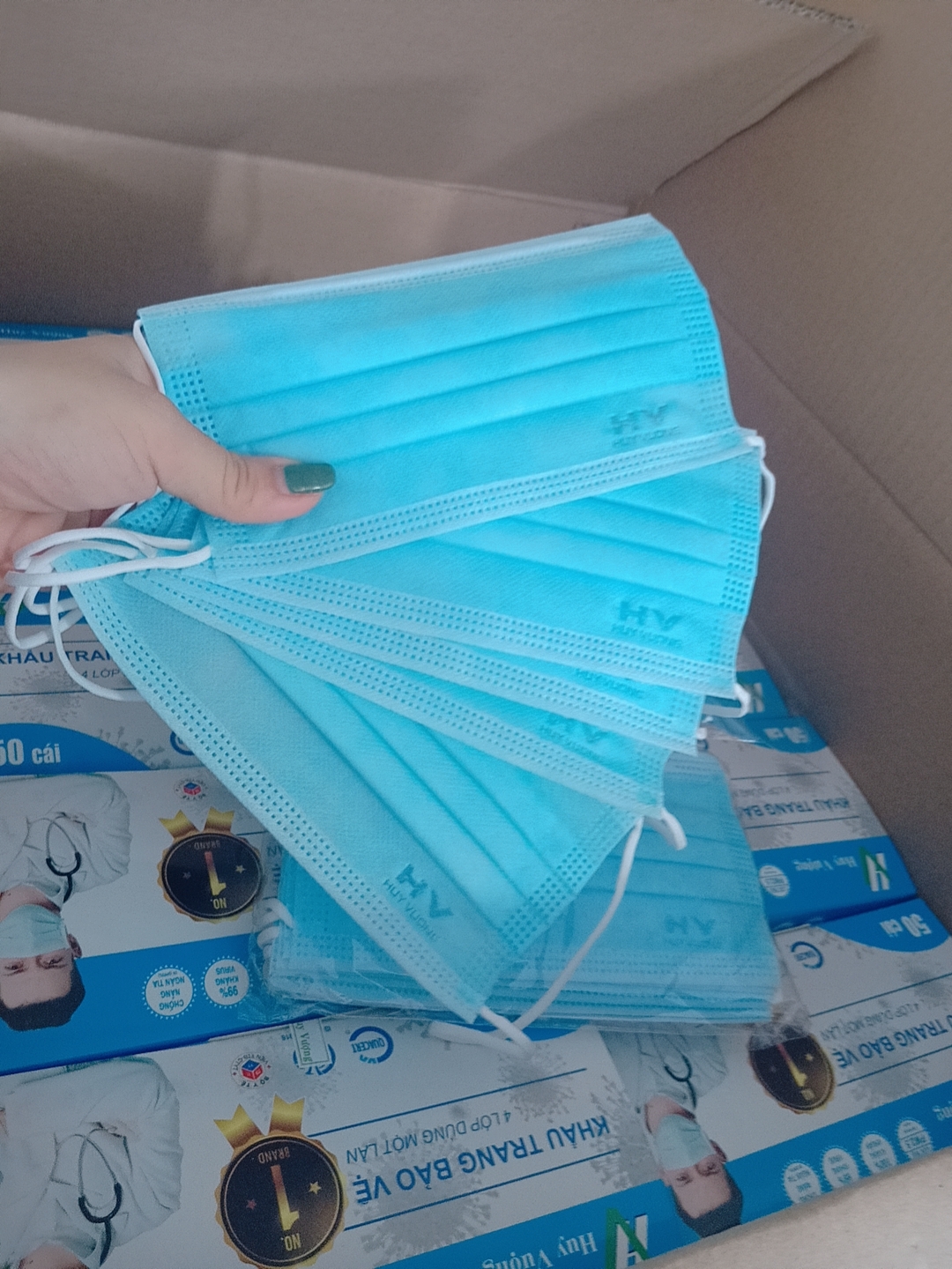 khẩu trang y tế Huy Vượng 4 lớp hộp 50 cái giá 29k/1 hộp vải không dệt, mềm, mịn, có giấy chứng nhận của bộ y tế  ( Xanh )