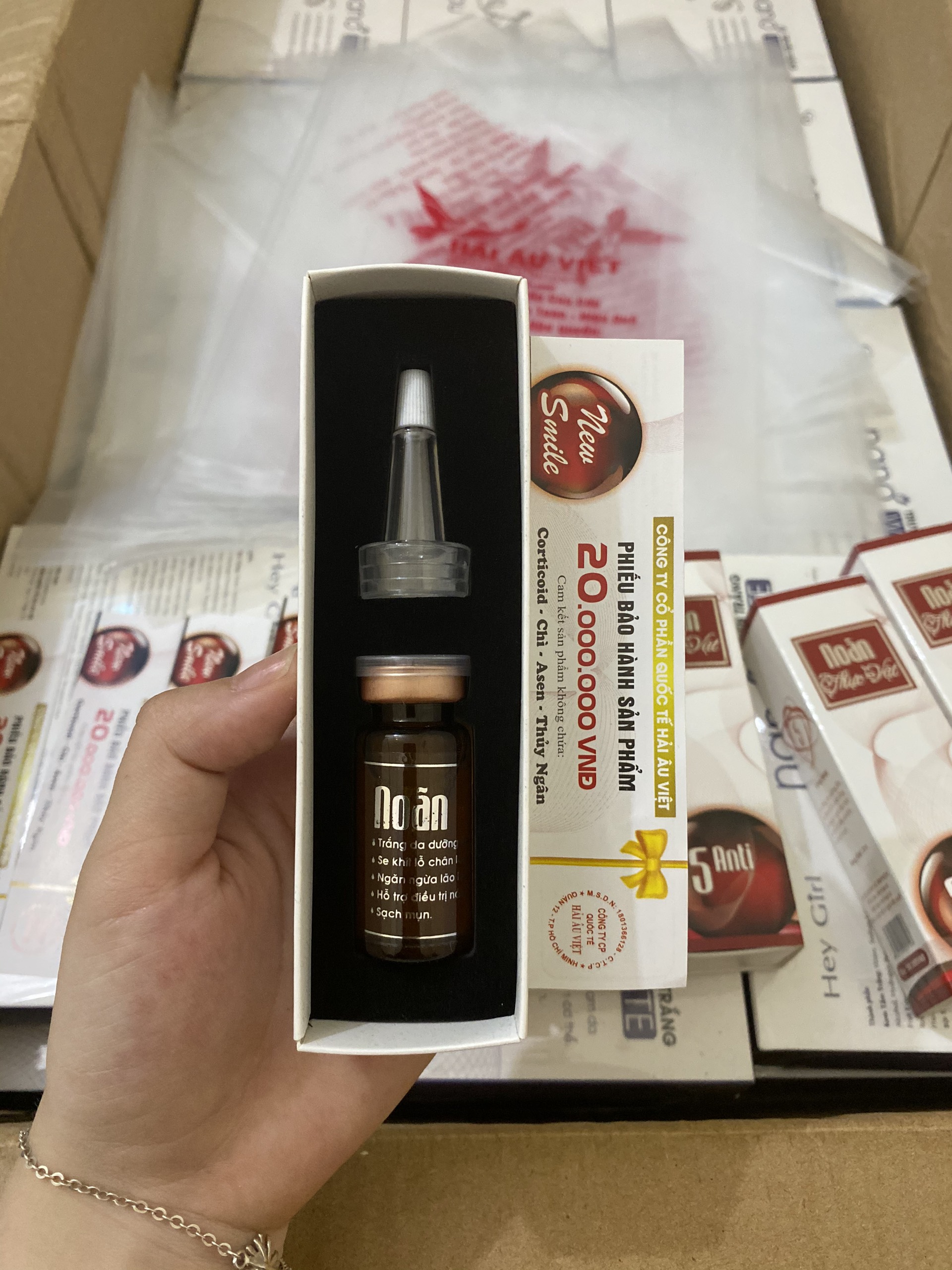 serum dưỡng trắng da căng bóng