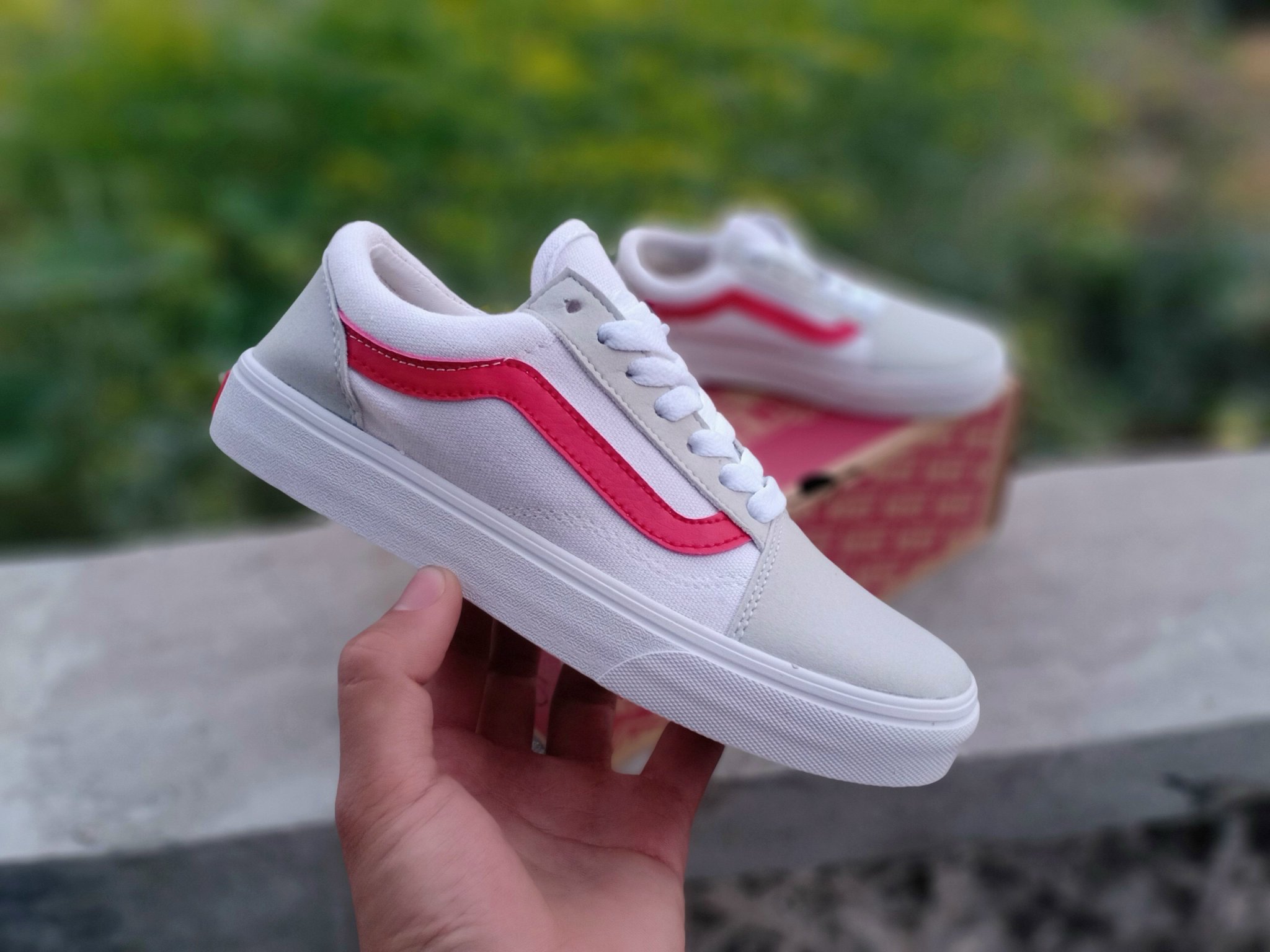 GIÀY THỂ THAO VANS OLD SKOOL TRẮNG SỌC ĐỎ