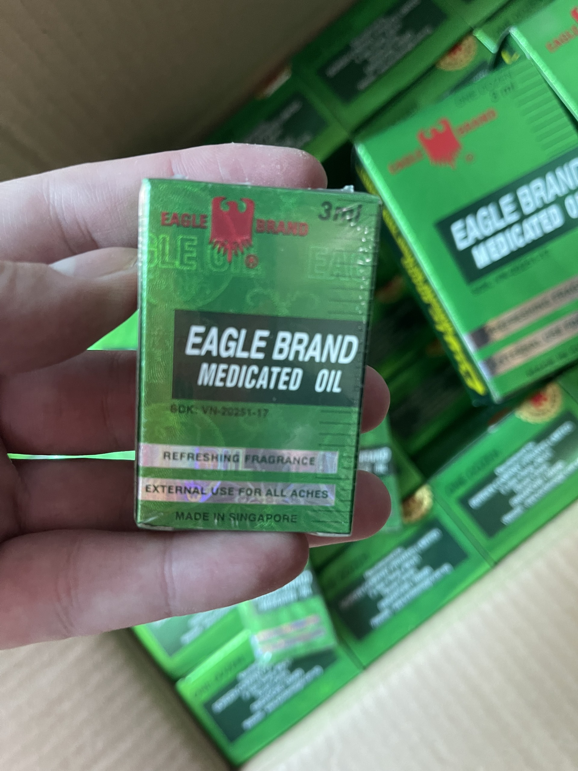 01 lô 12 chai  Dầu gió xanh con ó 3mL