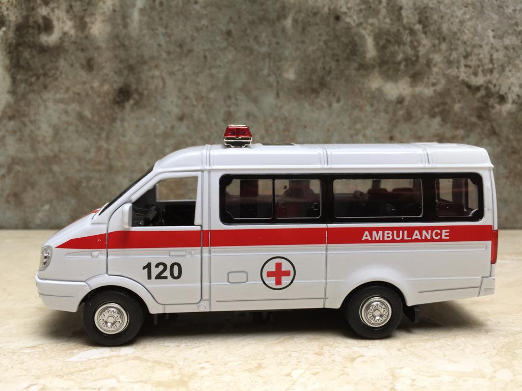 [HCM]Mô hình xe Cứu thương Mercedes 1:32