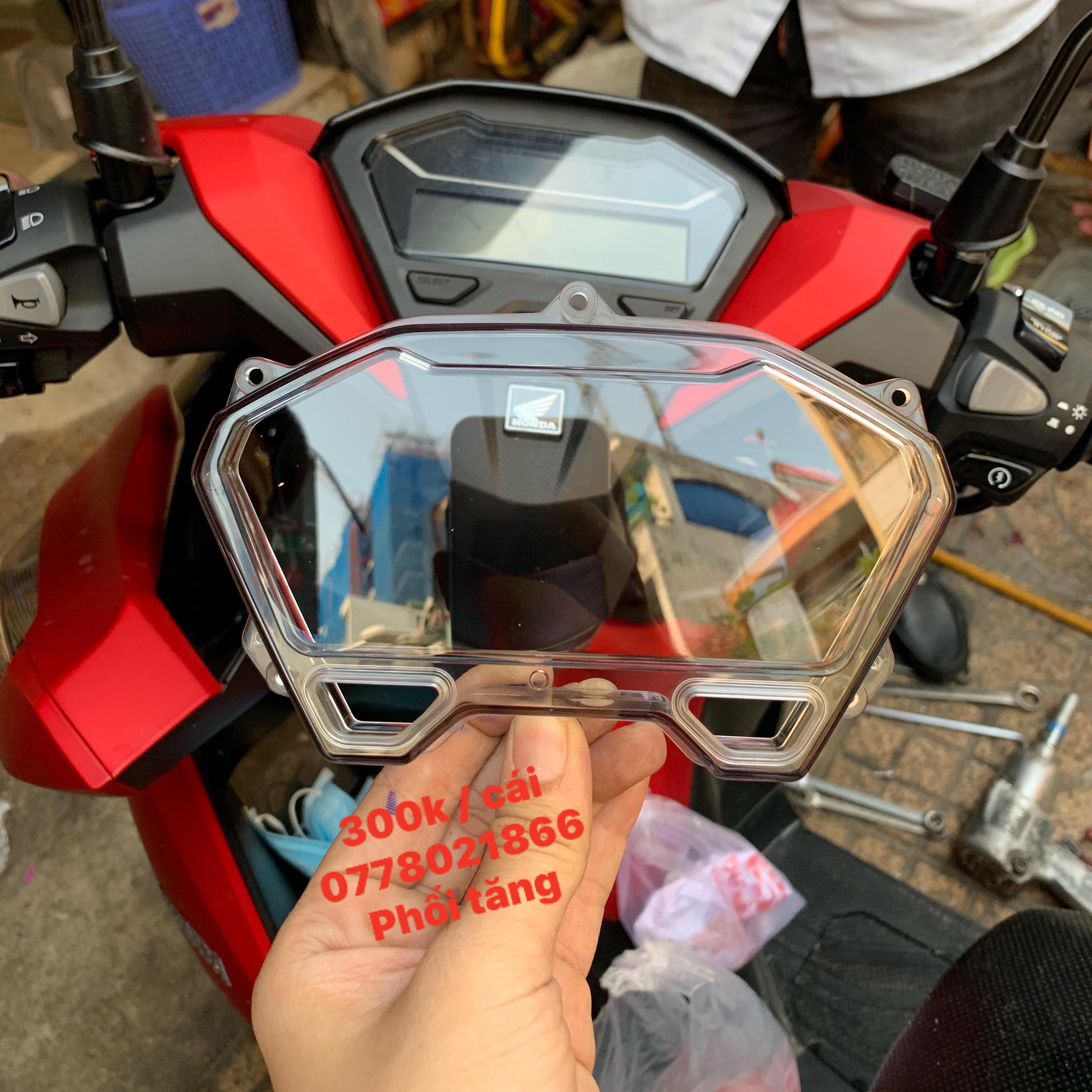 Mặt kính đồng hồ Vario 2018 , Click 2018
