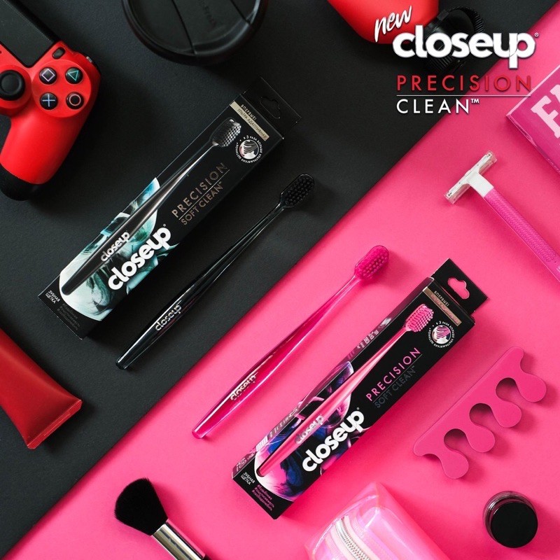 Combo Kem Đánh Răng Close Up Bạc Hà 230g + Bàn chải Precision Clean