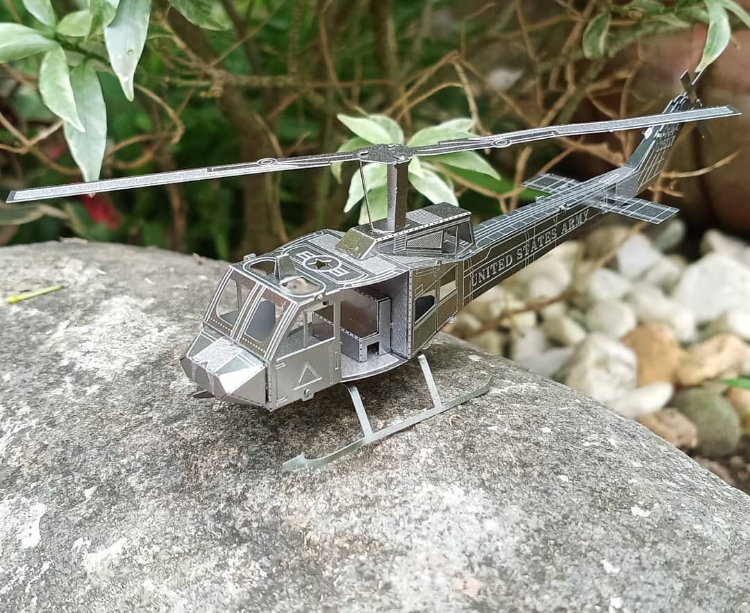 Mô hình 3D kim loại lắp ráp Máy bay UH-1 Huey [Chưa lắp]