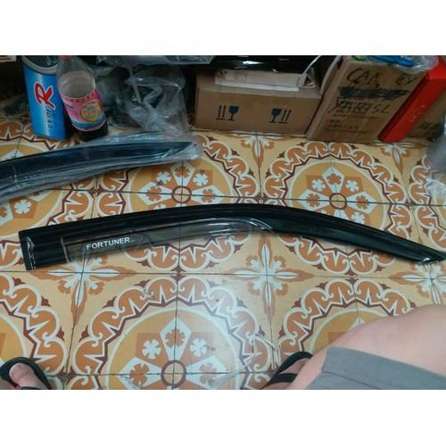 Vè mưa đen fortuner