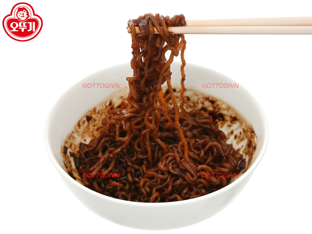 Combo 3 gói Mì Jin tương đen vị bò Ottogi 135g