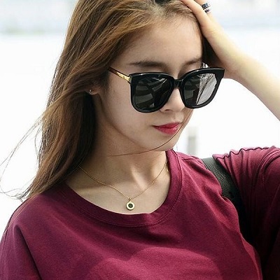 [HCM]Kính Mát Gọng Nhựa Bản Đen Lớn Chân Trắng Kim Loại  (kính+khăn+bao da)