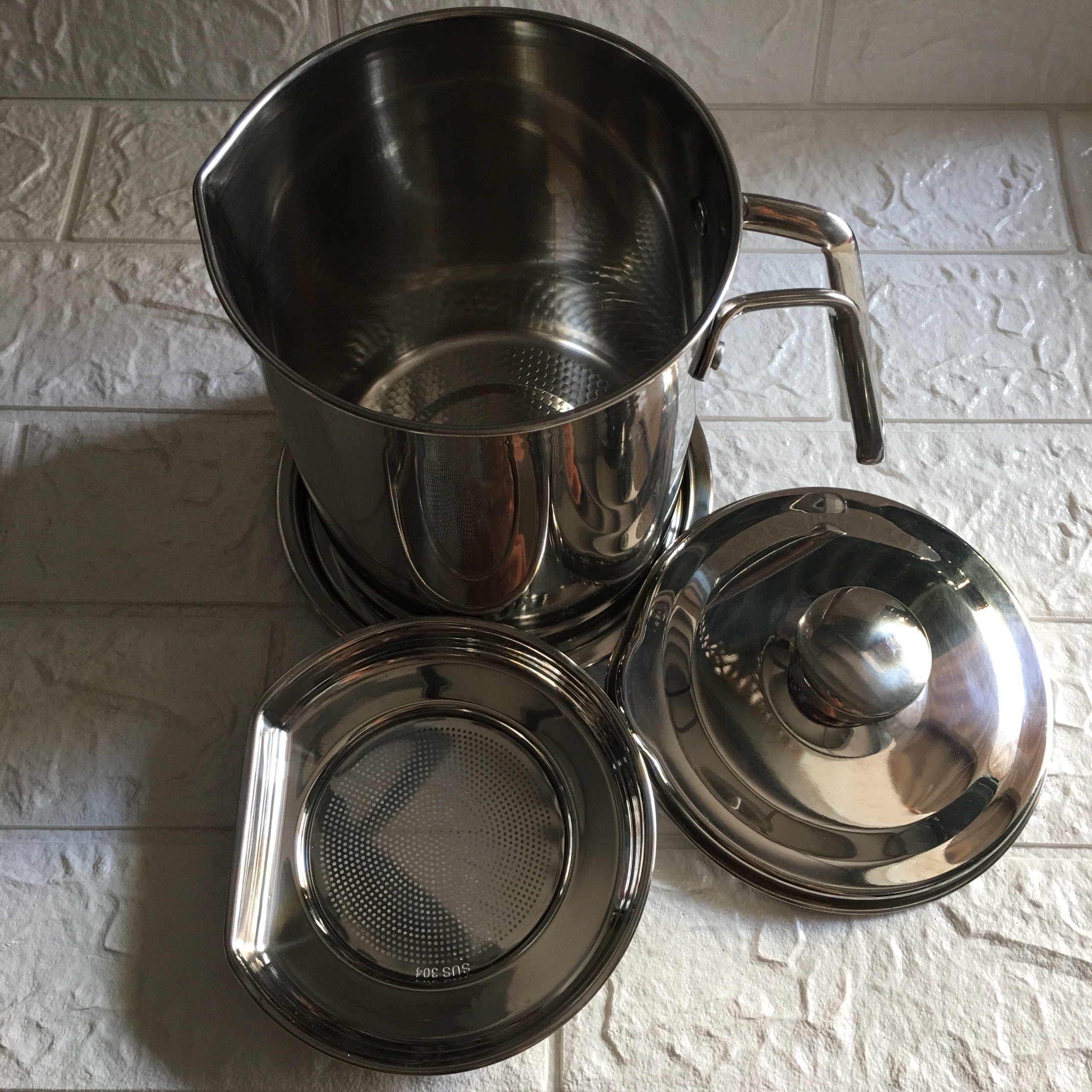 Ca lọc dầu và các tạp chất. Chất liệu Inox SUS 304.