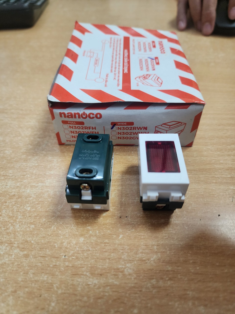 Đèn báo Nanoco N302RW ( dùng cho mặt WIDE Panasonic)