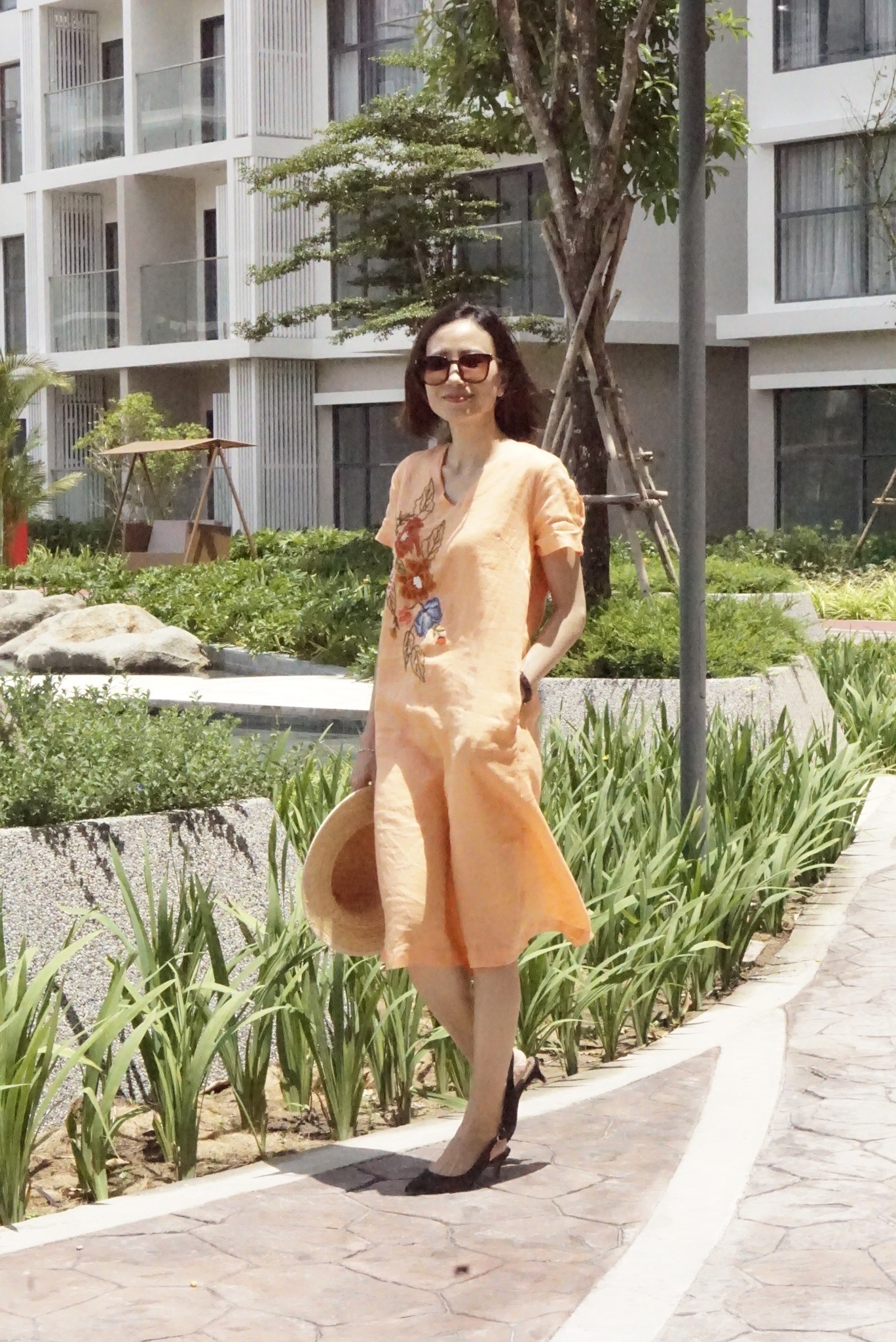 Đầm linen thêu tay VERITY- MaxMessi