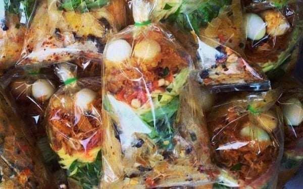 1 bịch bánh tráng trộn thập cẩm satế