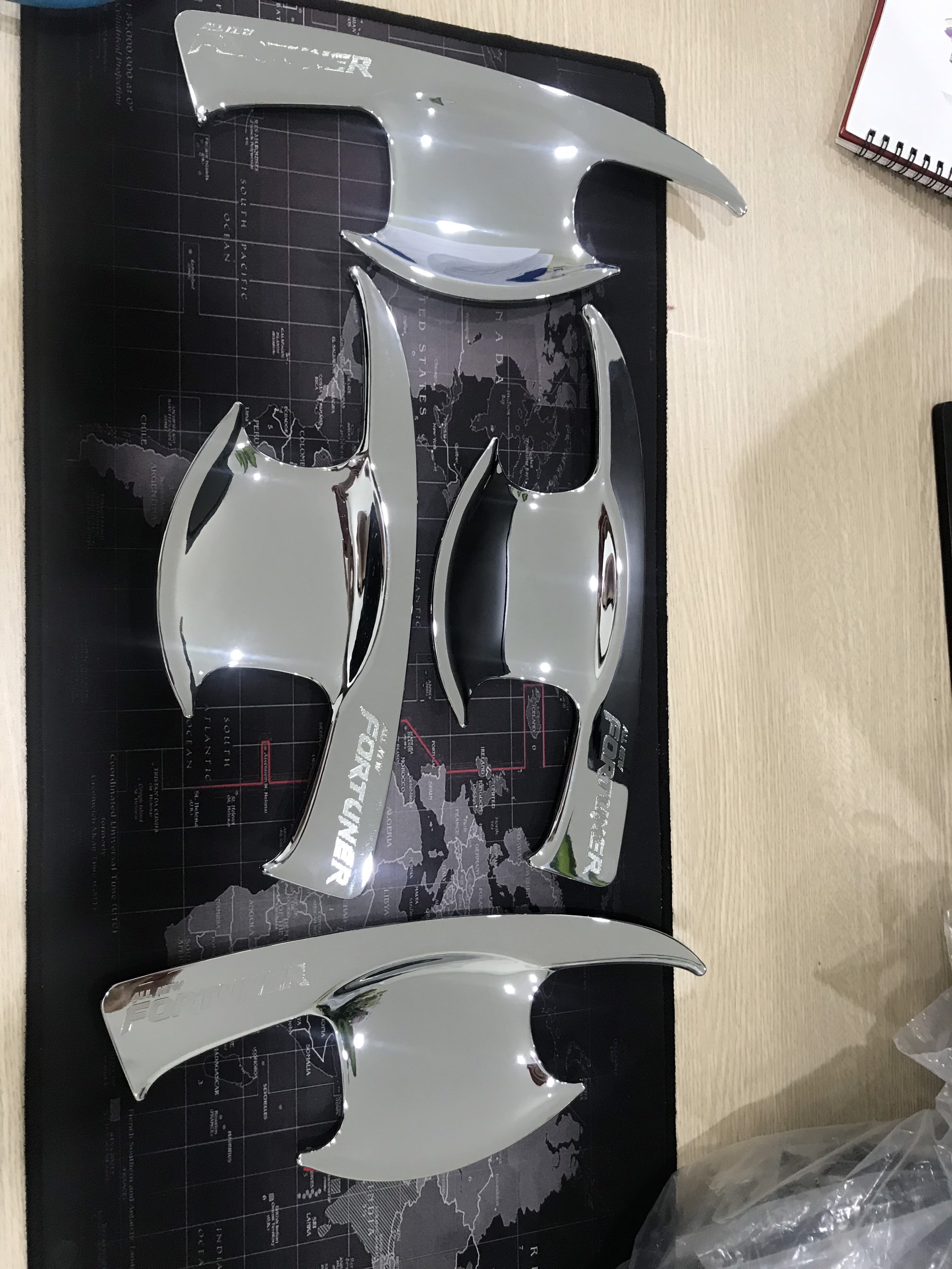 Bộ 4 Ốp hõm cửa mạ crom cao cấp xe Toyota Fortuner 2017 đến 2021