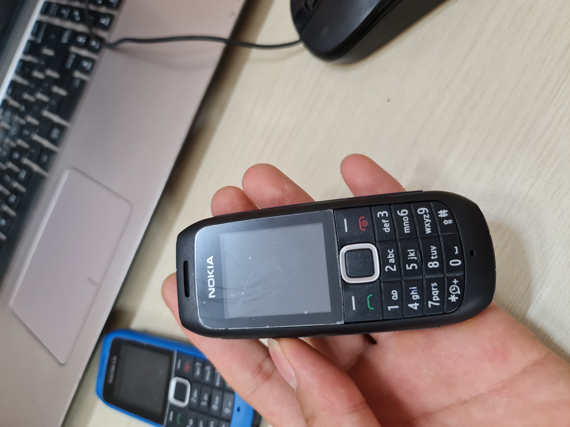 Điện Thoại Nokia 1616 Có Đầy Đủ Pin Sạc