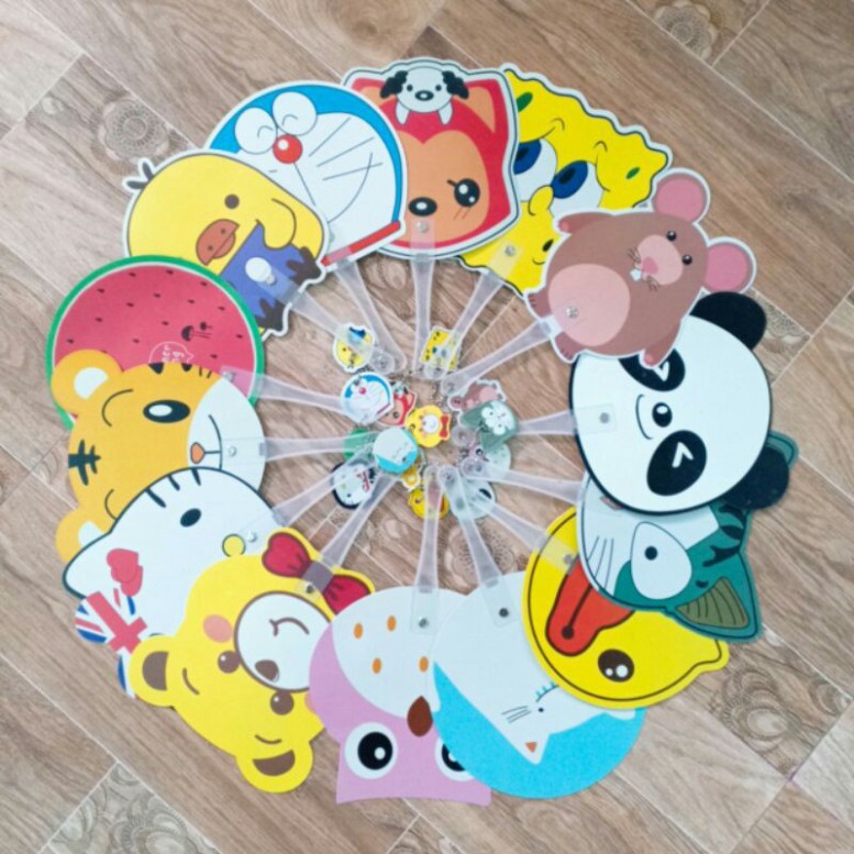 Quạt Nhựa Cầm Tay Hoạt Hình cute (giao ngẫu nhiên)