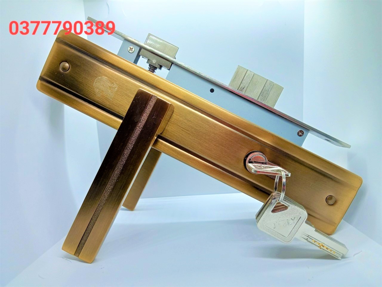 khoá cửa tay gạt JeeLy màu gỗ