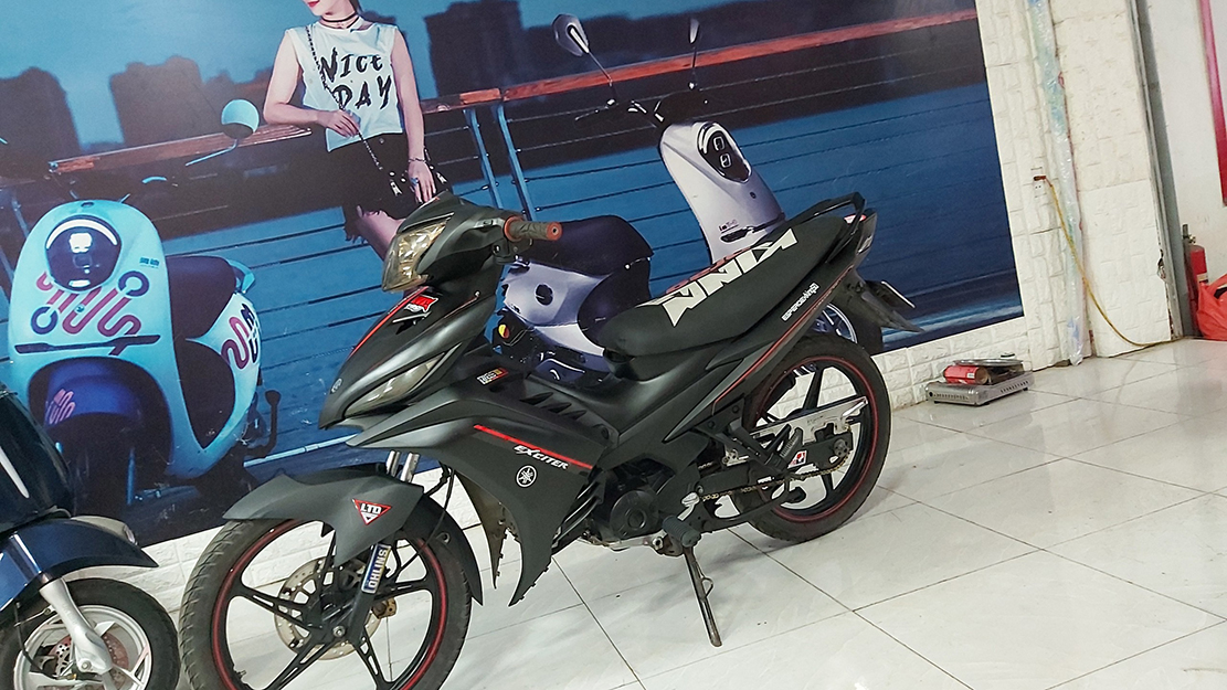 Tem exciter 50 đỏ đen