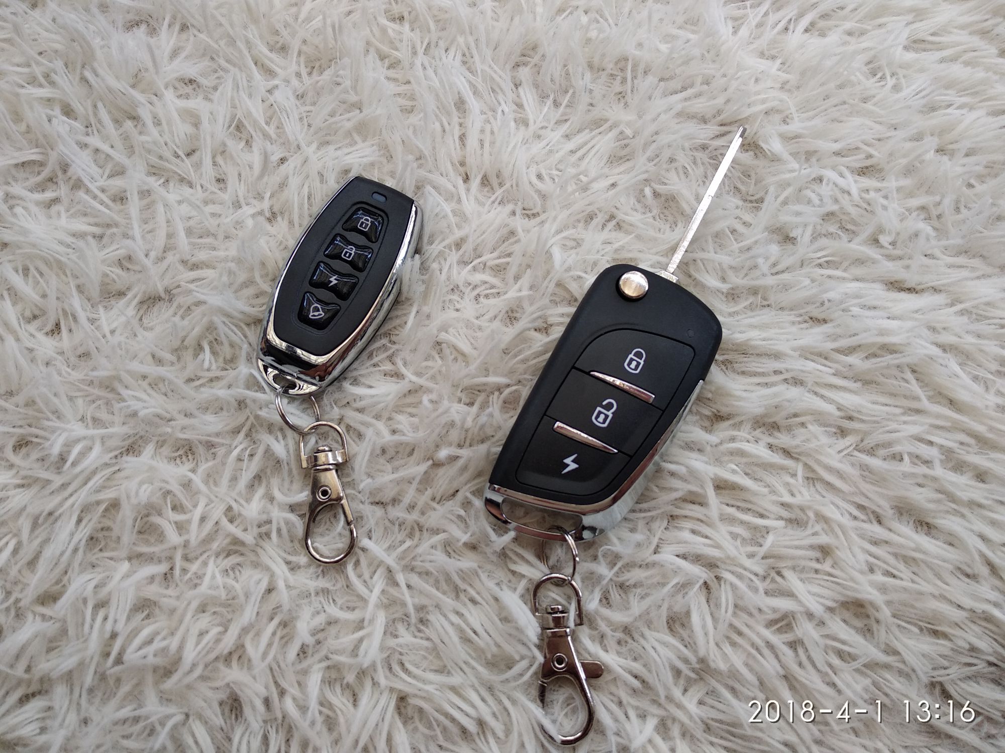 Siêu phẩm khóa chống trộm TA-14.Khóa chống trộm xe máy 1 remote viền thép, 1 chìa khóa bật liền remote