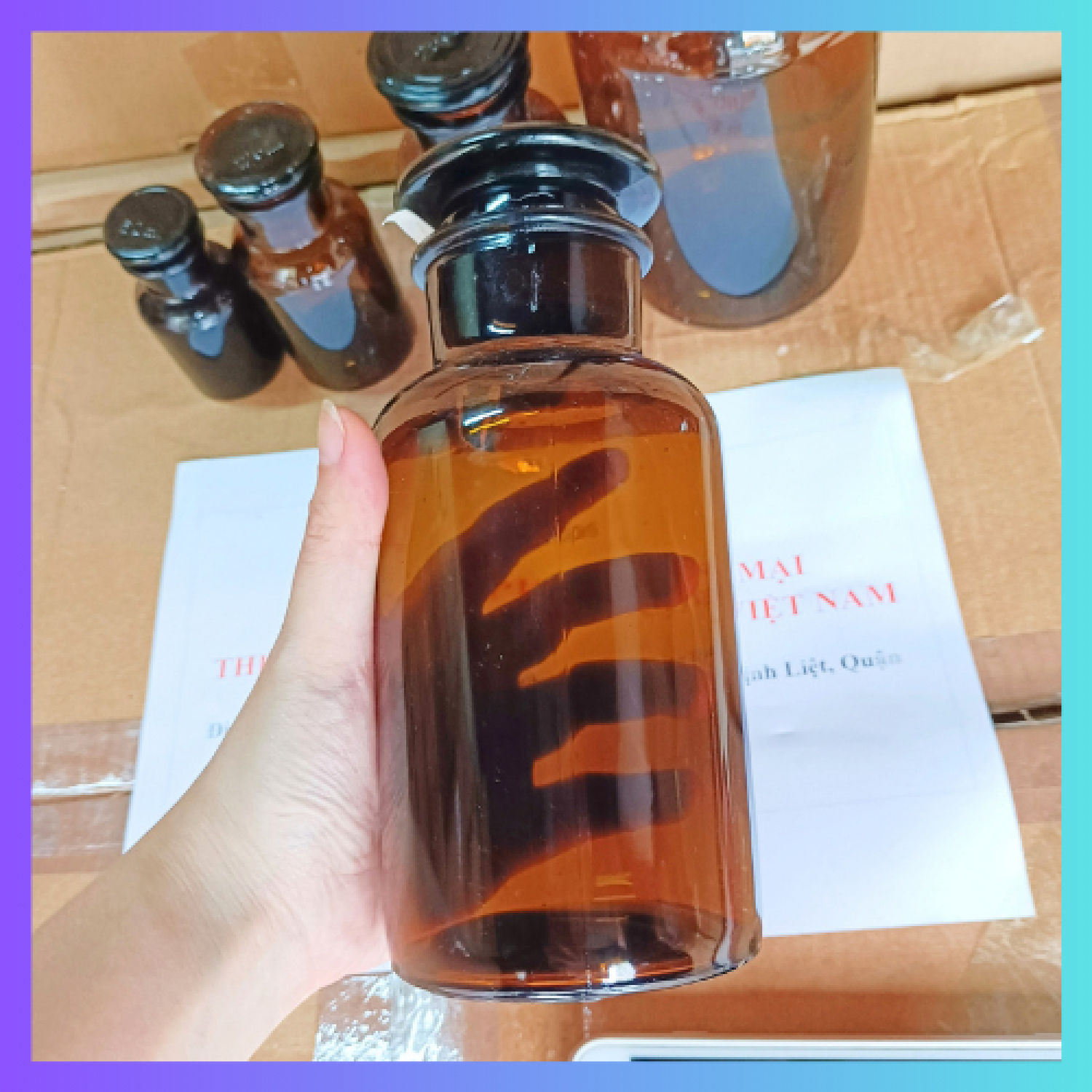 Chai thủy tinh nâu 1000ml nút mài miệng rộng/ Onelab